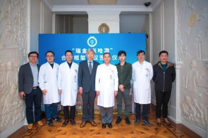 2021年3月4日上午，米哈游与上海交大医学院附属瑞金医院正式签署战略合作协议，合作共建“瑞金医院脑病中心米哈游联合实验室”