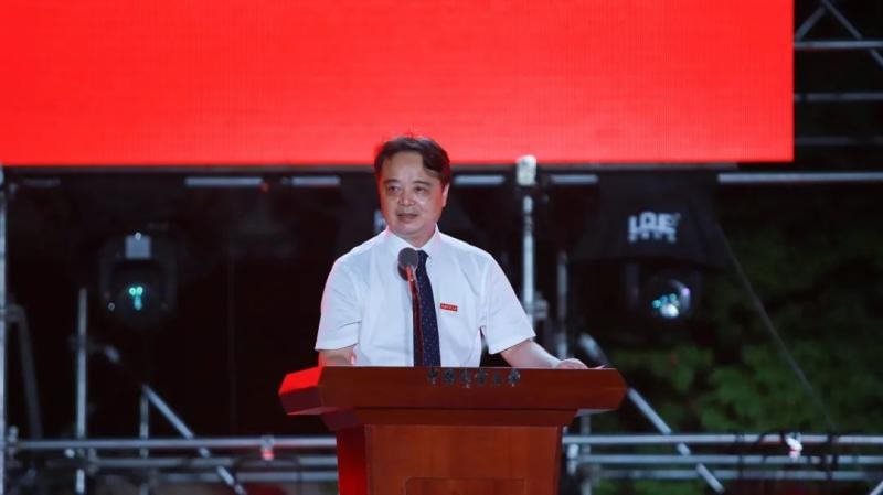 #News中国计量大学：「网络游戏是最大的校园毒品，每年被取消学籍的同学 90% 因为游戏，100% 不值得同情」这段话出自中国计量大学官方微信公众号的文章《干货满满的开学典礼致辞来了！》