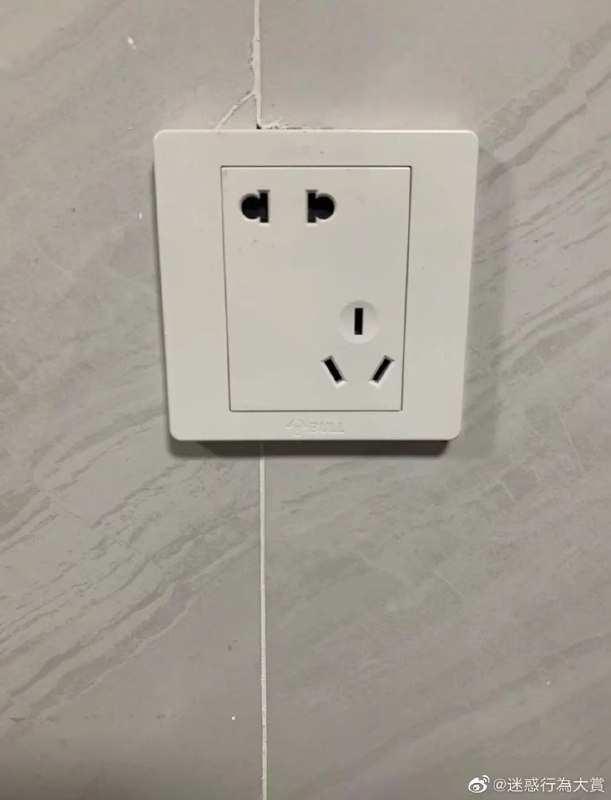 虽然不是很好看但是貌似能同时插两个？