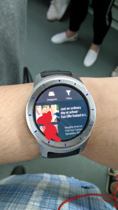 才发现 PornHub App 支持 WearOS…当然实际上只是个遥控器